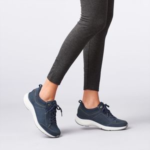 Clarks Womens 8.5M Black Wave Walk 15990 Waterproof Athletic Sneaker Shoes